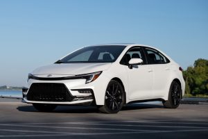 Toyota обновила седан Corolla 2026 для США: цифровая приборка, больше ассистентов и минимальный рост цен