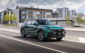В России стартовали продажи кроссовера Dongfeng Mage: цены от 2.55 млн рублей