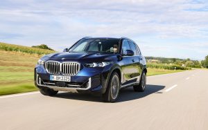 BMW вышла вперед по продажам на ключевых рынках и всерьёз претендует обойти Mercedes-Benz по итогам 2025 года