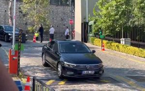 Российская делегация в Стамбуле прибыла на переговоры с Украиной на Volkswagen Passat, Audi A8 и других моделях концерна Volkswagen Group