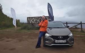 АвтоВАЗ объяснил, почему iPhone не всегда видит мультимедиа Lada Iskra, и рассказал о ближайших цифровых новинках