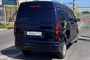 AvtoVAZ вывел на дороги первый фургон SKM: опубликованы «живые» фотографии прототипа