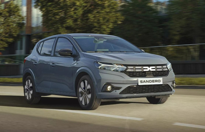 Dacia Sandero возглавила европейский рынок в первом полугодии 2025 года, опередив Renault Clio и Peugeot 208