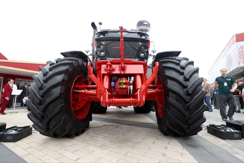 Минский тракторный завод вывел на рынок флагманский Belarus 5425 Titan мощностью 542 л.с.