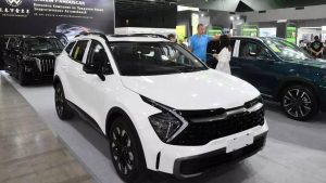Средняя цена новых авто в России упала на 2% за полгода, скидки дилеров достигают 3 млн рублей