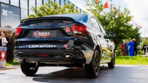 АвтоВАЗ отчитался о проданных Lada Iskra, но дилерские салоны всё ещё пустуют