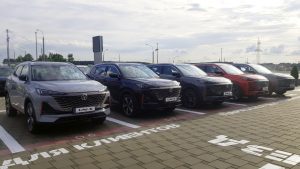Changan вышел на рынок Белоруссии: кроссоверы и лифтбек Uni оказались до миллиона дешевле российских
