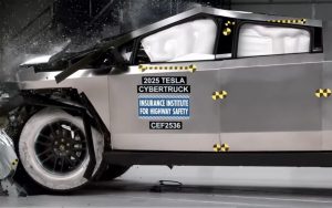 Клей вместо сварки: Cybertruck выдержал трёхтонный подвес и готовится к рейтингу IIHS