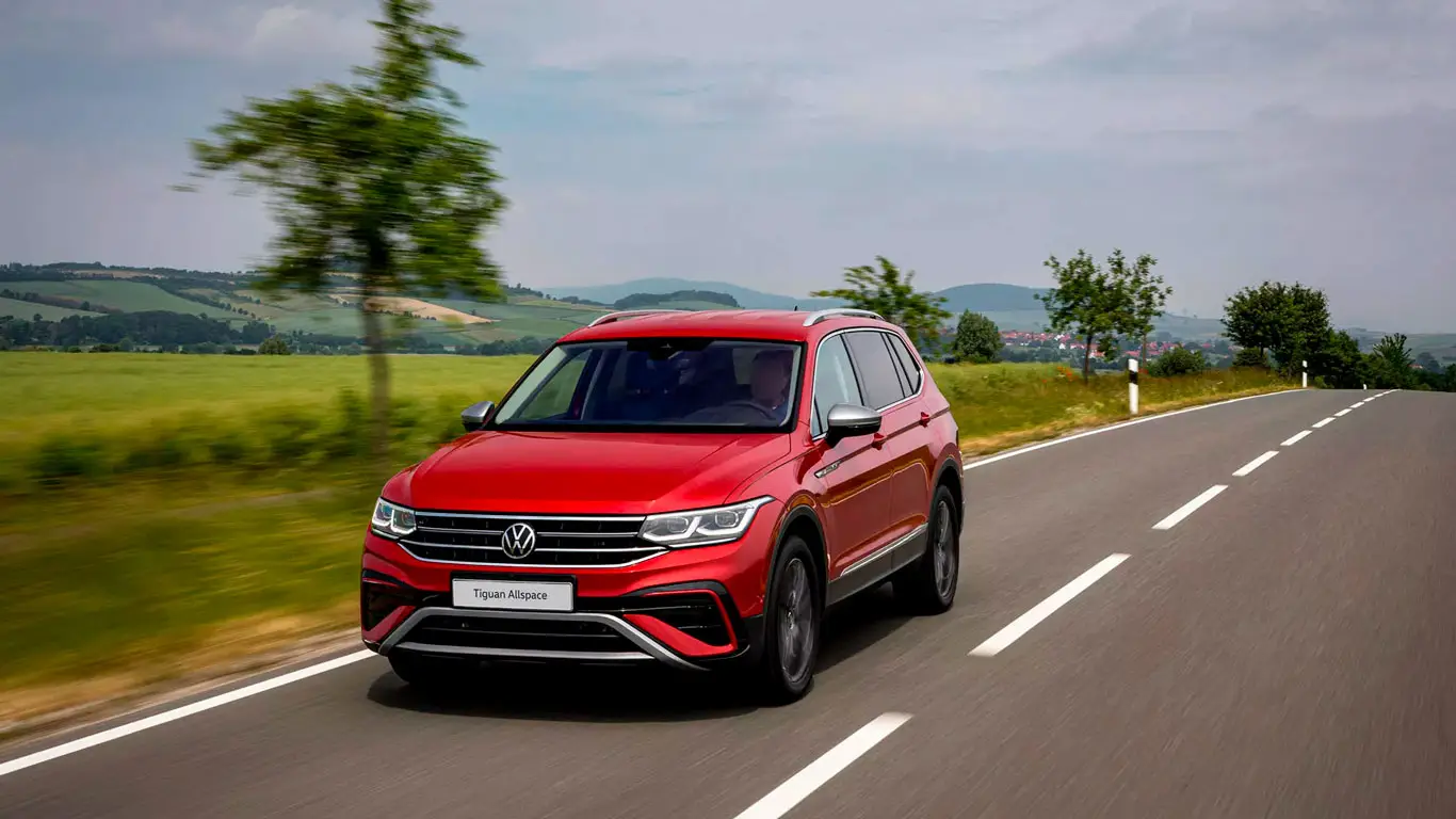 В России предлагают Volkswagen Tiguan Allspace R-Line за 8,4 млн рублей — происхождение кроссовера вызывает вопросы