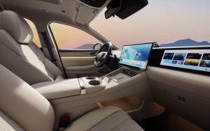 Exeed представила кроссовер Exlantix E05: гибрид 165-км EV-хода и стилистика Porsche