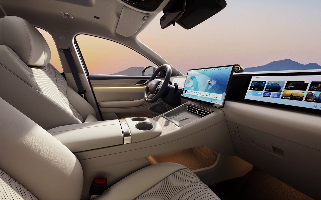 Exeed представила кроссовер Exlantix E05: гибрид 165-км EV-хода и стилистика Porsche