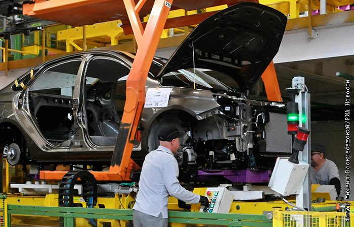 АвтоВАЗ запустил конвейеры после корпоративного отпуска и подготовил цеха к выпуску новых Lada