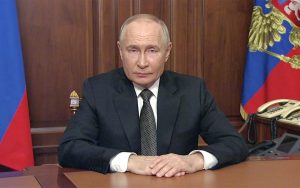Путин утвердил повышение штрафов до 10 тыс. руб. за непропуск машин с мигалками