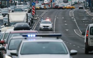 Главные дорожные нововведения-2025: штраф 7,5 тыс. за непропуск сирены, жёстче каршеринг и запрет питбайков