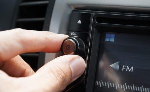Импортные автомобили в России могут обязать оснащать FM-приёмником и отечественным радиоплеером — проект Концепции до 2035 года