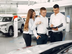 Августовые правки прайс-листов: Changan урезала скидки, Geely и Omoda пересмотрели цены в России