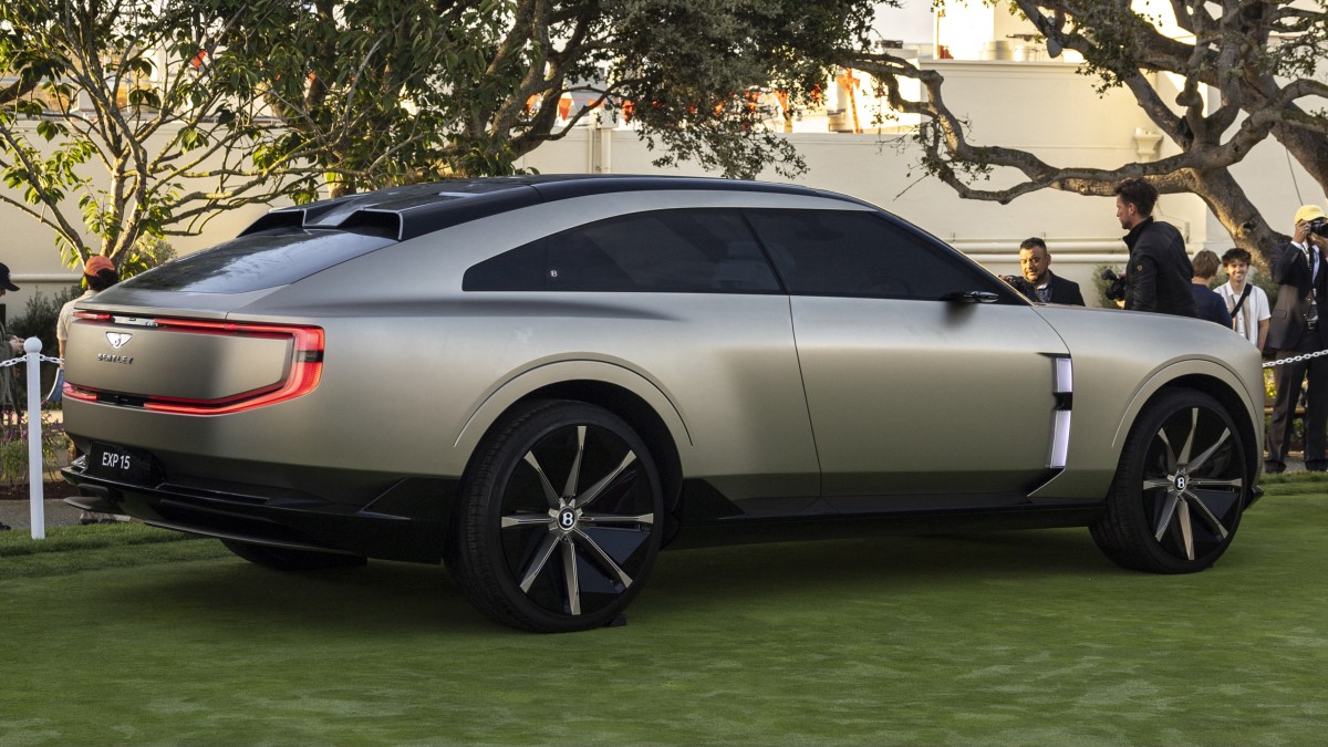 Bentley показала электрический гран-турер EXP 15 на элитном шоу Pebble Beach