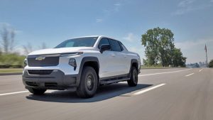 Электрический пикап Chevrolet Silverado EV установил мировой рекорд пробега — 1705 км без подзарядки