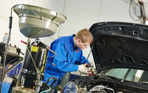 Авто.ру: россияне на 13% чаще обращаются в сервисы, а стоимость ремонта популярных «б/у» машин выросла на 25% за год