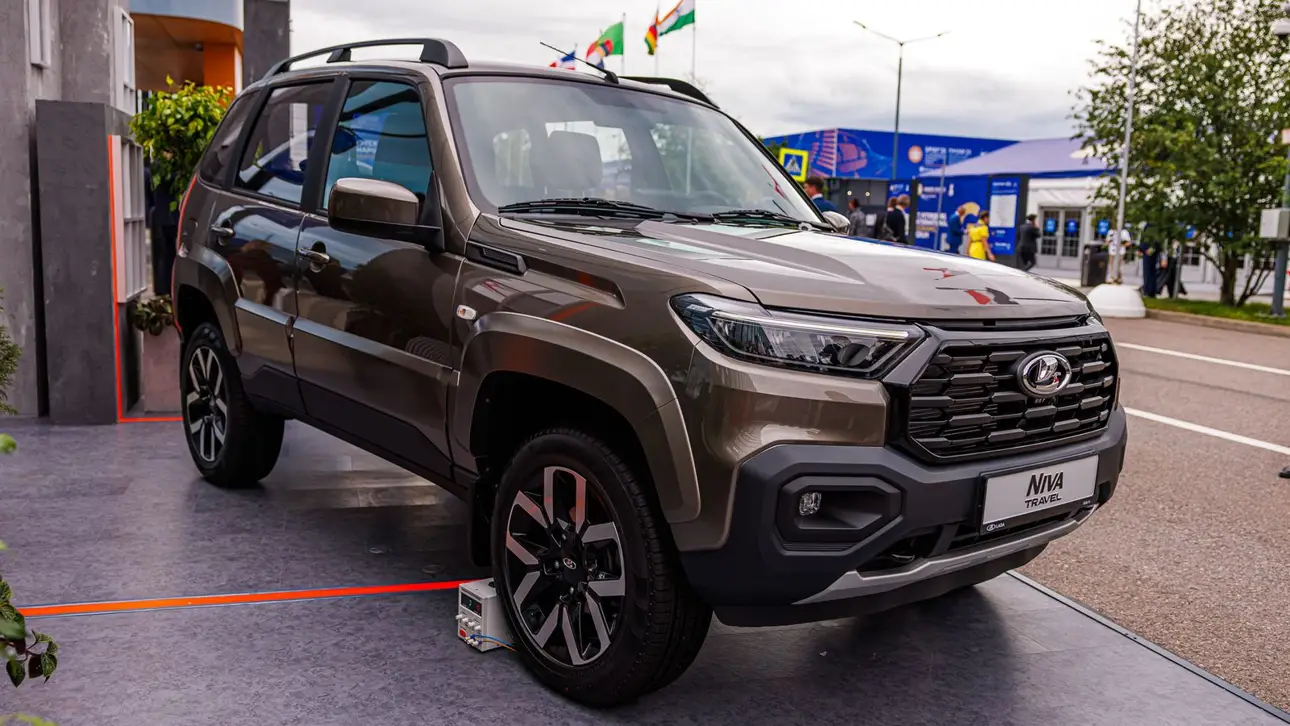 Lada показала обновлённую Niva Travel: рестайлинг с мотором 1.8 и новой передней частью