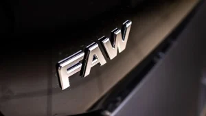 Продажи китайских автомобилей в России снизились на четверть: у FAW падение достигло 71% за январь–июль 2025 года