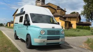 Fiat Ducato получил ретро-обвес Caselani 616N в стиле фургона 1960-х