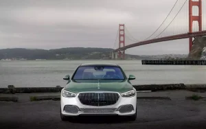 Mercedes-Maybach показал лимитированную версию S680 Emerald Isle — лишь 25 роскошных седанов с «калифорнийским» окрасом
