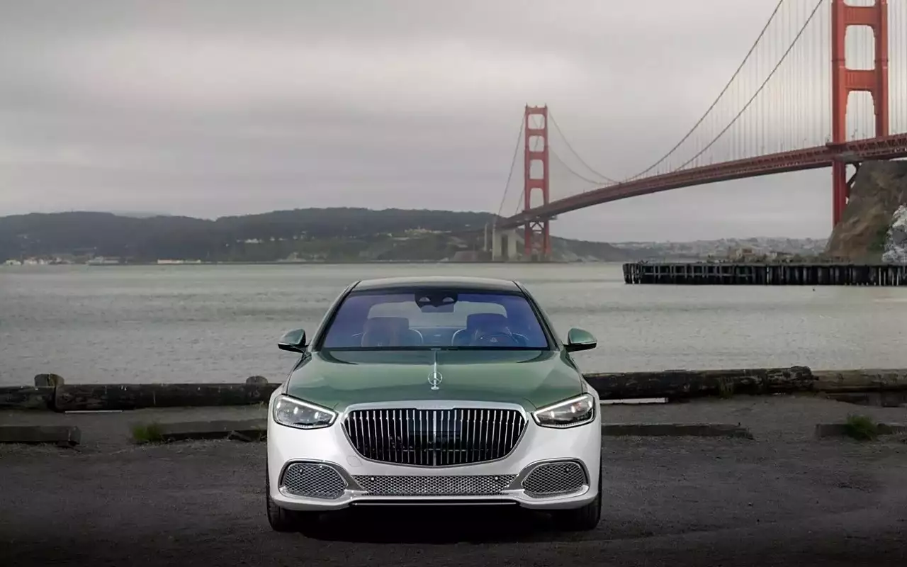 Mercedes-Maybach показал лимитированную версию S680 Emerald Isle — лишь 25 роскошных седанов с «калифорнийским» окрасом