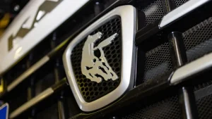 КамАЗ представил на ВДНХ тяжёлый тягач 65956: 560 л.с., 108-тонный автопоезд и цена около 10 млн рублей