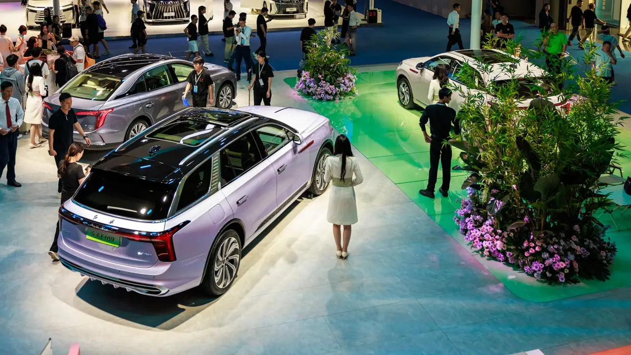 Опрос показал: 40% американских автолюбителей готовы выбрать китайский бренд, но пошлины держат рынок закрытым