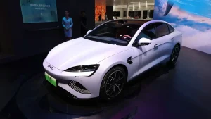 Электромобили заняли половину китайского авторынка: доля новых продаж превысила 50%