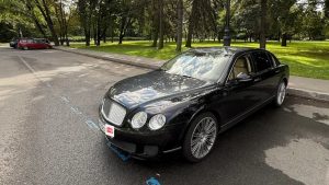 В Петербурге продают 610-сильный Bentley Flying Spur за 2 млн рублей — как новая Lada Vesta