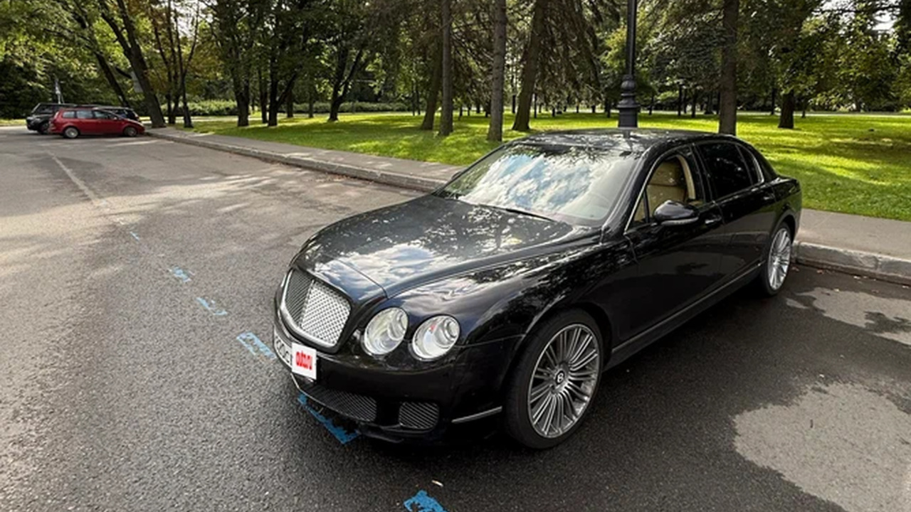 В Петербурге продают 610-сильный Bentley Flying Spur за 2 млн рублей — как новая Lada Vesta
