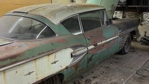 В американском гараже обнаружили редкий Pontiac Bonneville 1958 года с оригинальным мотором Tri-Power
