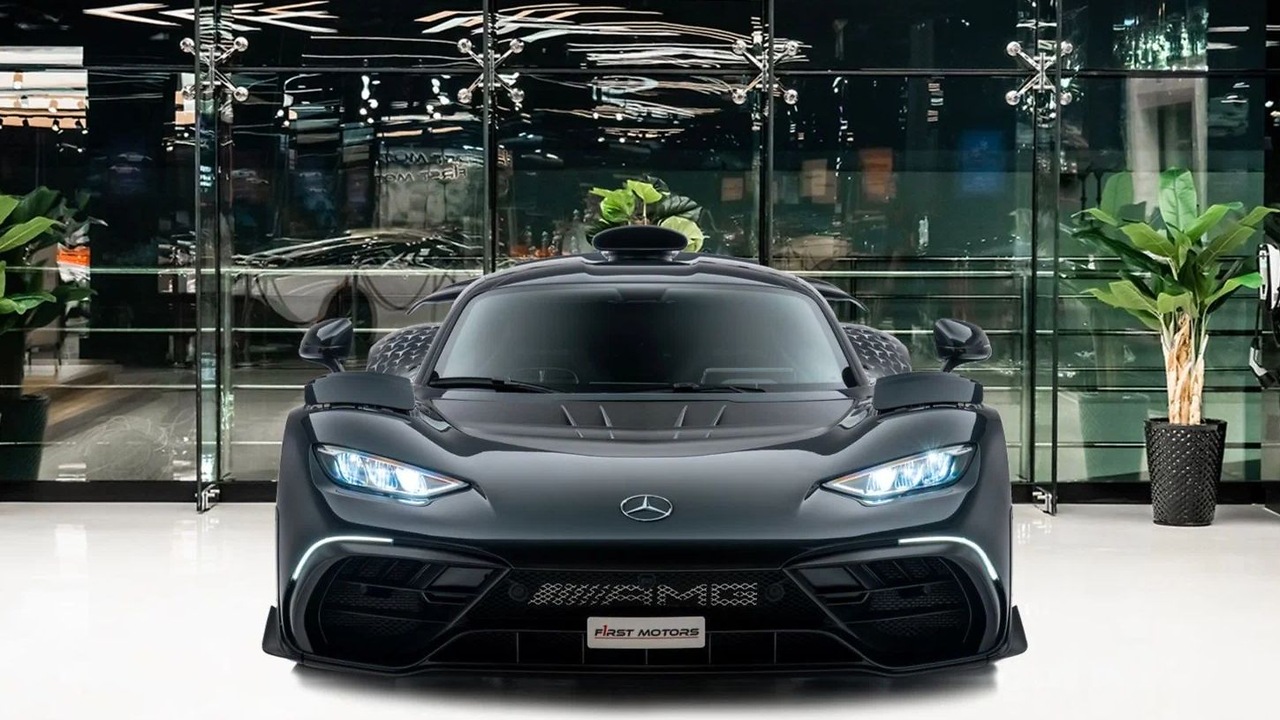 Mercedes-Benz AMG One поступил в продажу в России за 485 млн рублей