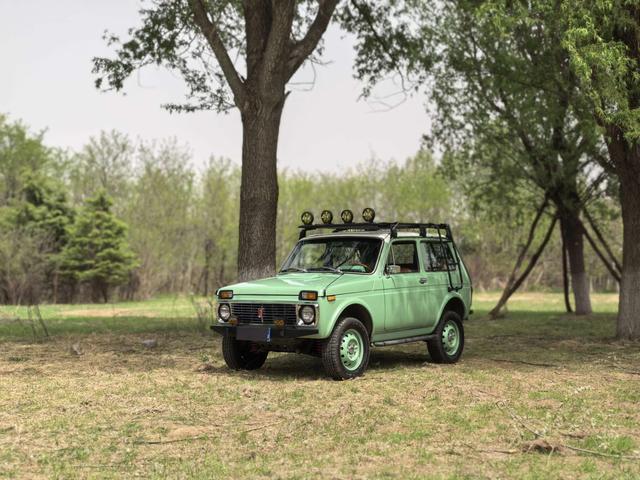 Модернизированная Lada Niva Urban с цифровым салоном привлекла очередь покупателей в Валенсии