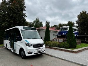 Первый серийный автобус ПАЗ Citymax-8 замечен у заводской проходной — до конвейера остался год