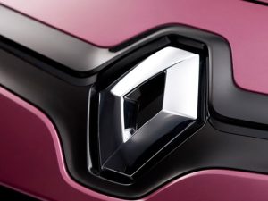 Renault Duster возвращается в Россию: гибрид 2025 года оценён дилером в 4,3 млн рублей