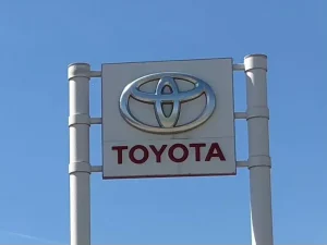 Toyota вернулась в топ-10 продаж в России: Автостат зафиксировал рост спроса почти на 96%