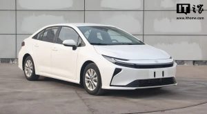 Toyota Corolla 2026 представлена на снимках MIIT: свежий дизайн, бензиновый 2.0 и гибрид 1.8