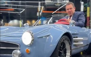 Мини-версия Mercedes-Benz 300 SL за 4 млн рублей стала хитом соцсетей: электродвигатель 1,5 кВт и скорость 45 км/ч