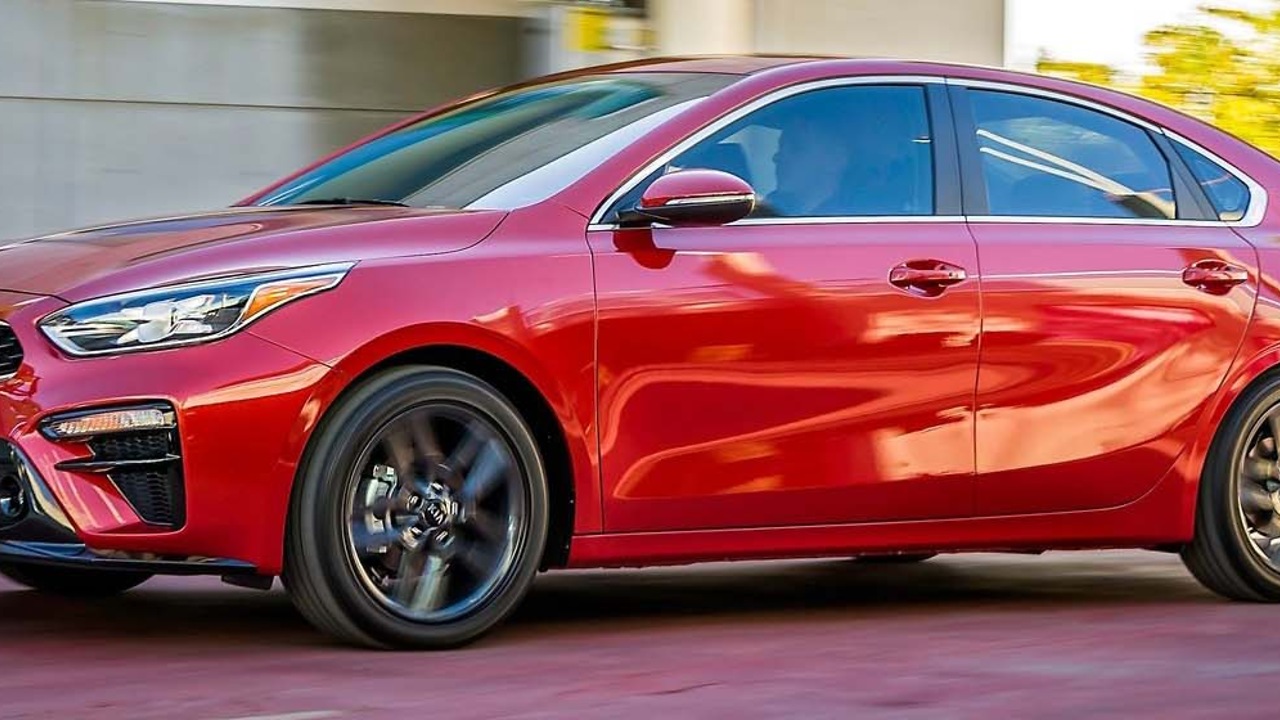 На российском вторичном рынке появилось редкое предложение: Kia Cerato 2019 с пробегом 7,5 тыс. км за 2,5 млн рублей