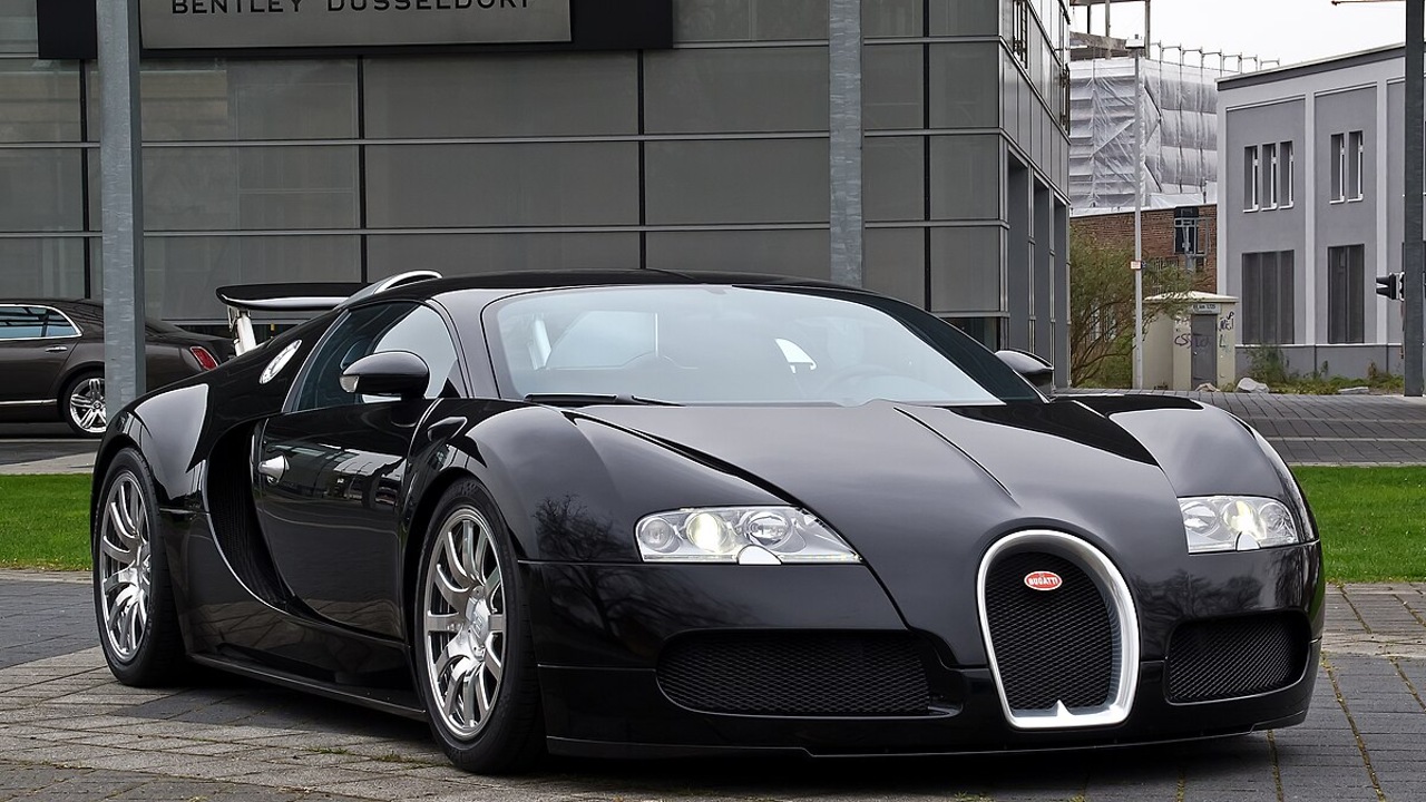 Замена масла в Bugatti Veyron обходится в 21 тыс. долларов из-за 16 сливных пробок и сложного доступа