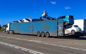 Рост импорта: жители Приморья ускоренно ввозят Toyota Land Cruiser Prado и Audi перед повышением утильсбора