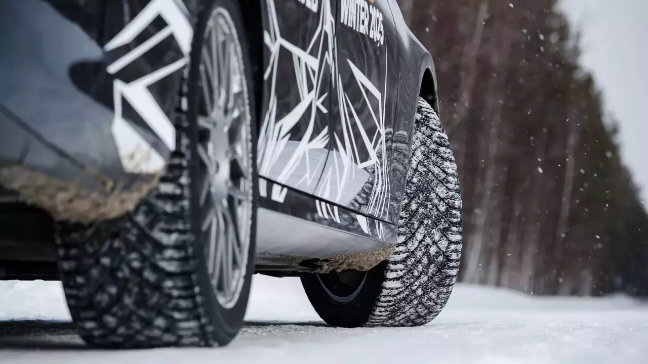 Российские автомобилисты переключаются на «липучку»: продажи фрикционных шин на Авито выросли на 22%