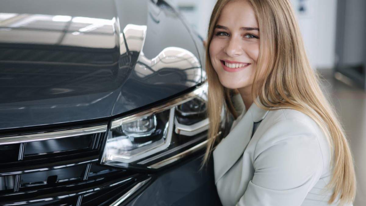 Российский рынок новых автомобилей превысил 1 млн регистраций в 2025 году: Lada уверенно лидирует