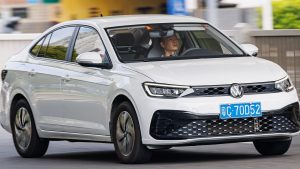 Volkswagen вернулся в бюджетный сегмент: седан Lavida XR снова доступен в России от 1,45 млн рублей