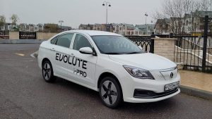 НАПИ посчитало: эксплуатация электроседана Evolute i-Pro в такси обойдётся почти в 5 млн рублей за три года