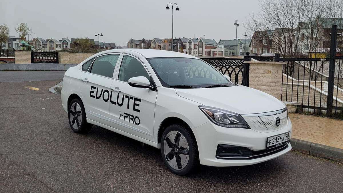 НАПИ посчитало: эксплуатация электроседана Evolute i-Pro в такси обойдётся почти в 5 млн рублей за три года