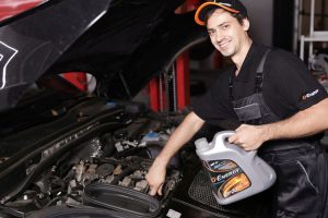 Gazpromneft-SM и РОЛЬФ открыли федеральную сеть автосервисов: масла для СТО будут поставляться с омского завода